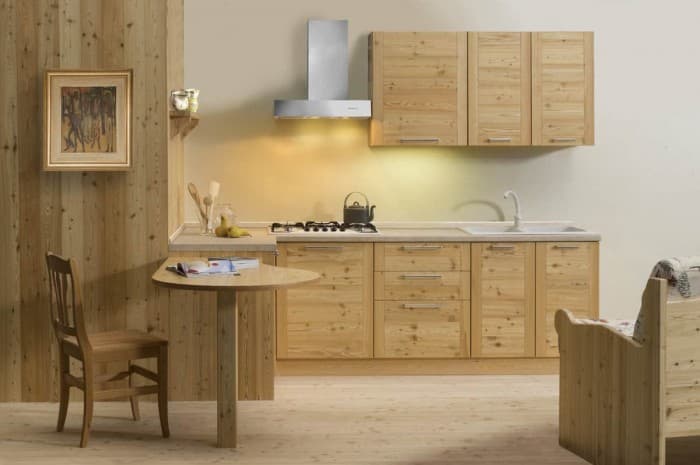 cucina-in-legno-moderna-con-cappa