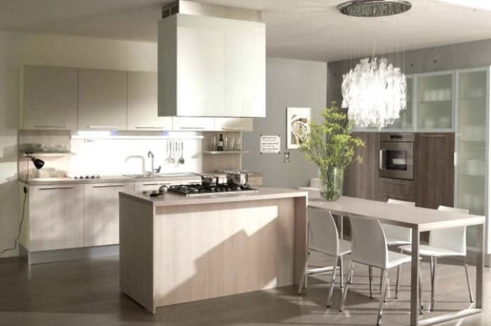 cucina-moderna-con-piano-cottura-a-isola