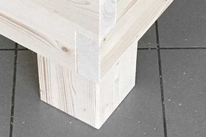 particolare-lettiera-in-legno